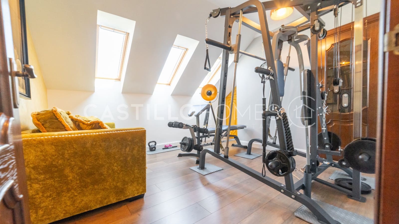 5 makuuhuone Huvila myytävänä paikassa Ciudad Quesada mukana uima-altaan 
autotalli - 1 100 000 € (Ref: 8970806)