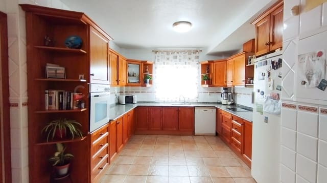 Chalet de 6 habitaciones en El Chaparral - La Siesta - La Torreta, Torrevieja en venta con piscina - 539.000 € (Ref: 8970809)