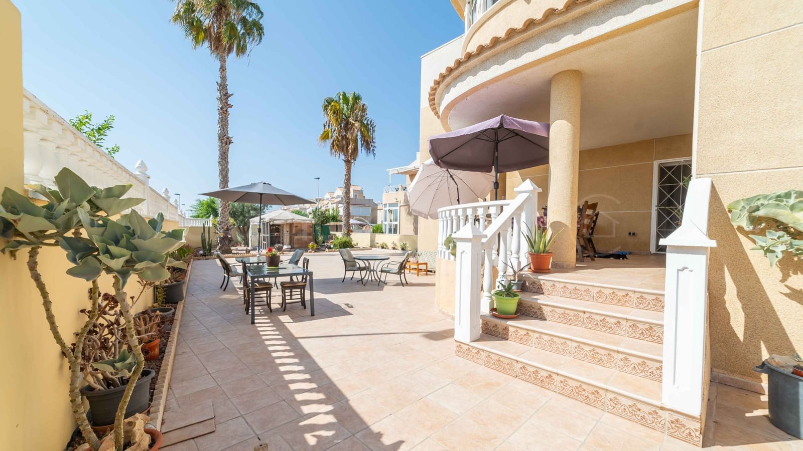 Chalet de 6 habitaciones en Torrevieja en venta con piscina - 539.000 € (Ref: 8970809)