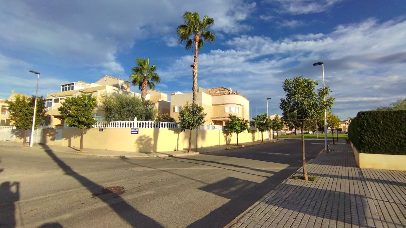 Chalet de 6 habitaciones en Torrevieja en venta con piscina - 539.000 € (Ref: 8970809)