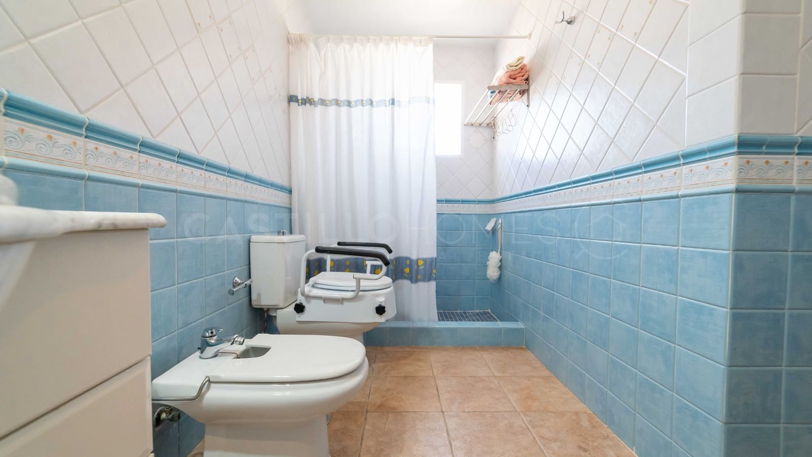 Chalet de 6 habitaciones en Torrevieja en venta con piscina - 539.000 € (Ref: 8970809)