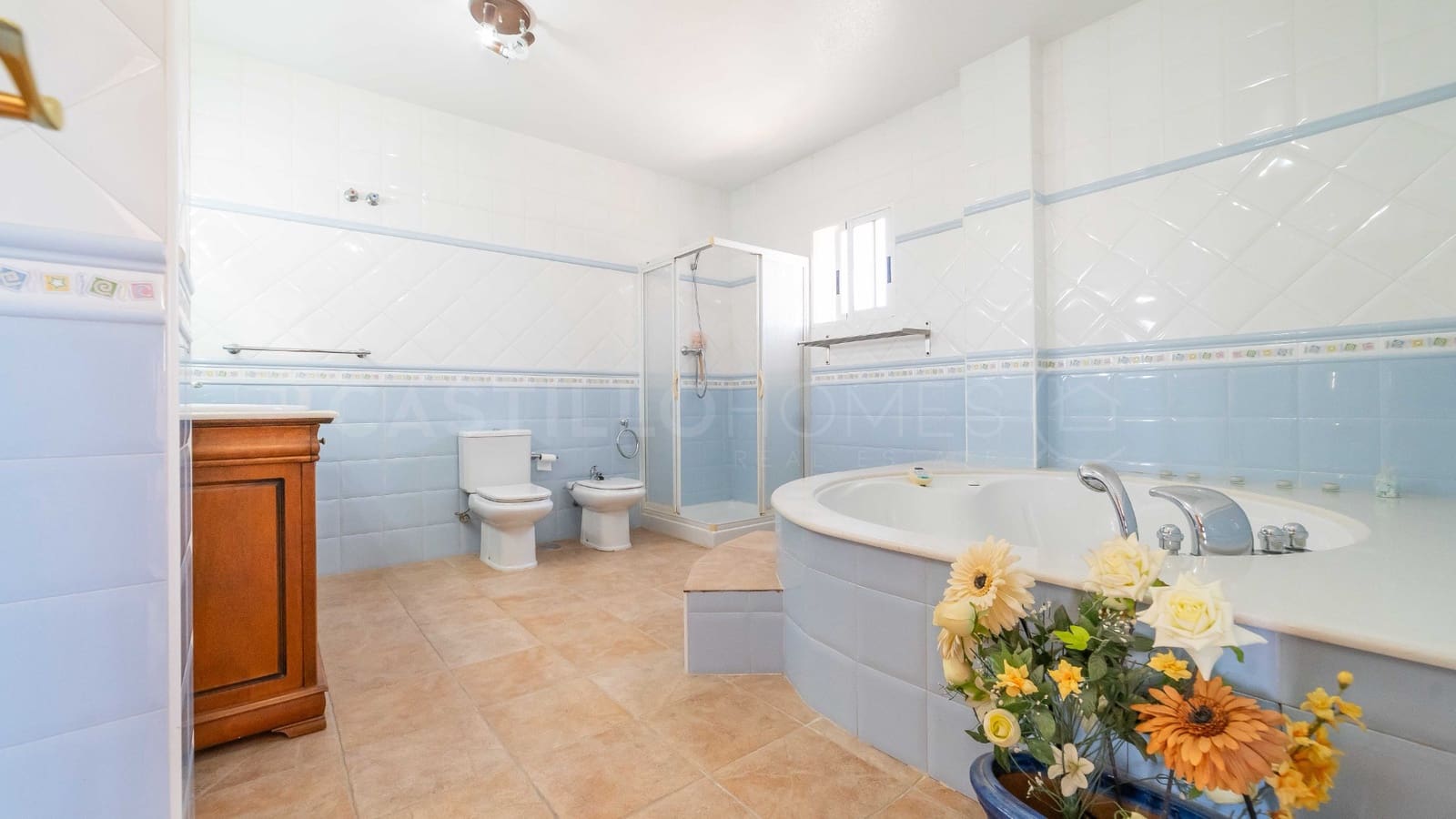 Chalet de 6 habitaciones en Torrevieja en venta con piscina - 539.000 € (Ref: 8970809)