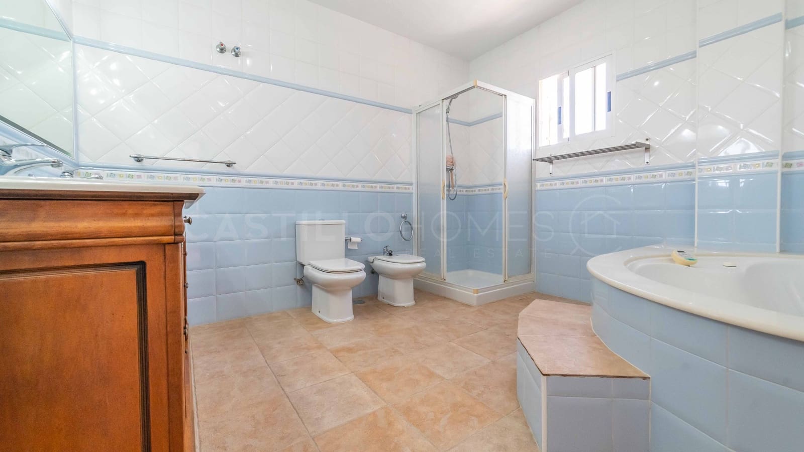 Chalet de 6 habitaciones en Torrevieja en venta con piscina - 539.000 € (Ref: 8970809)