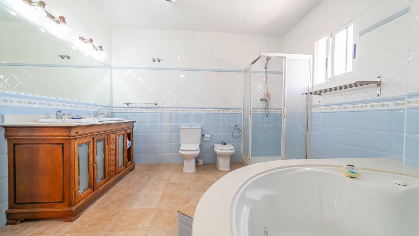 Chalet de 6 habitaciones en Torrevieja en venta con piscina - 539.000 € (Ref: 8970809)