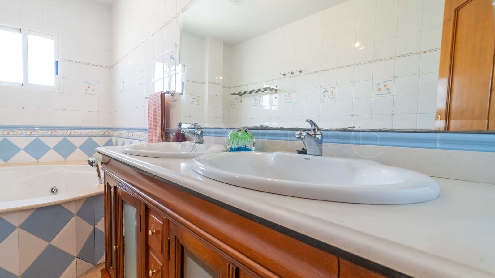 Chalet de 6 habitaciones en Torrevieja en venta con piscina - 539.000 € (Ref: 8970809)