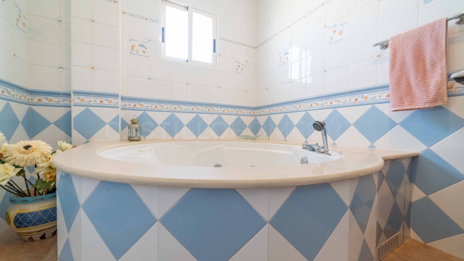 Chalet de 6 habitaciones en Torrevieja en venta con piscina - 539.000 € (Ref: 8970809)