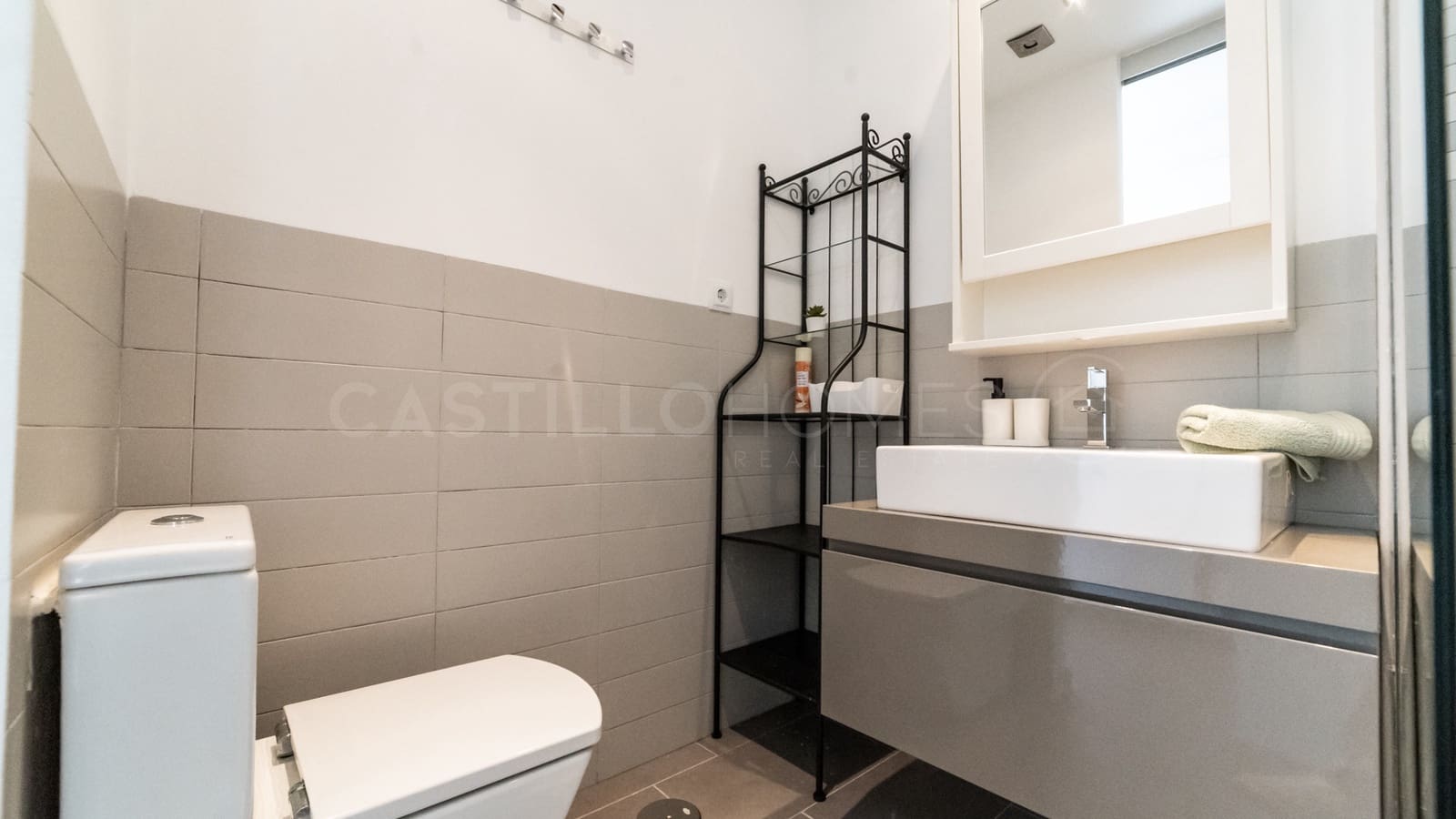 2 bedroom Apartment for sale in Villamartin with pool garage - € 270,000 (Ref: 8970824)