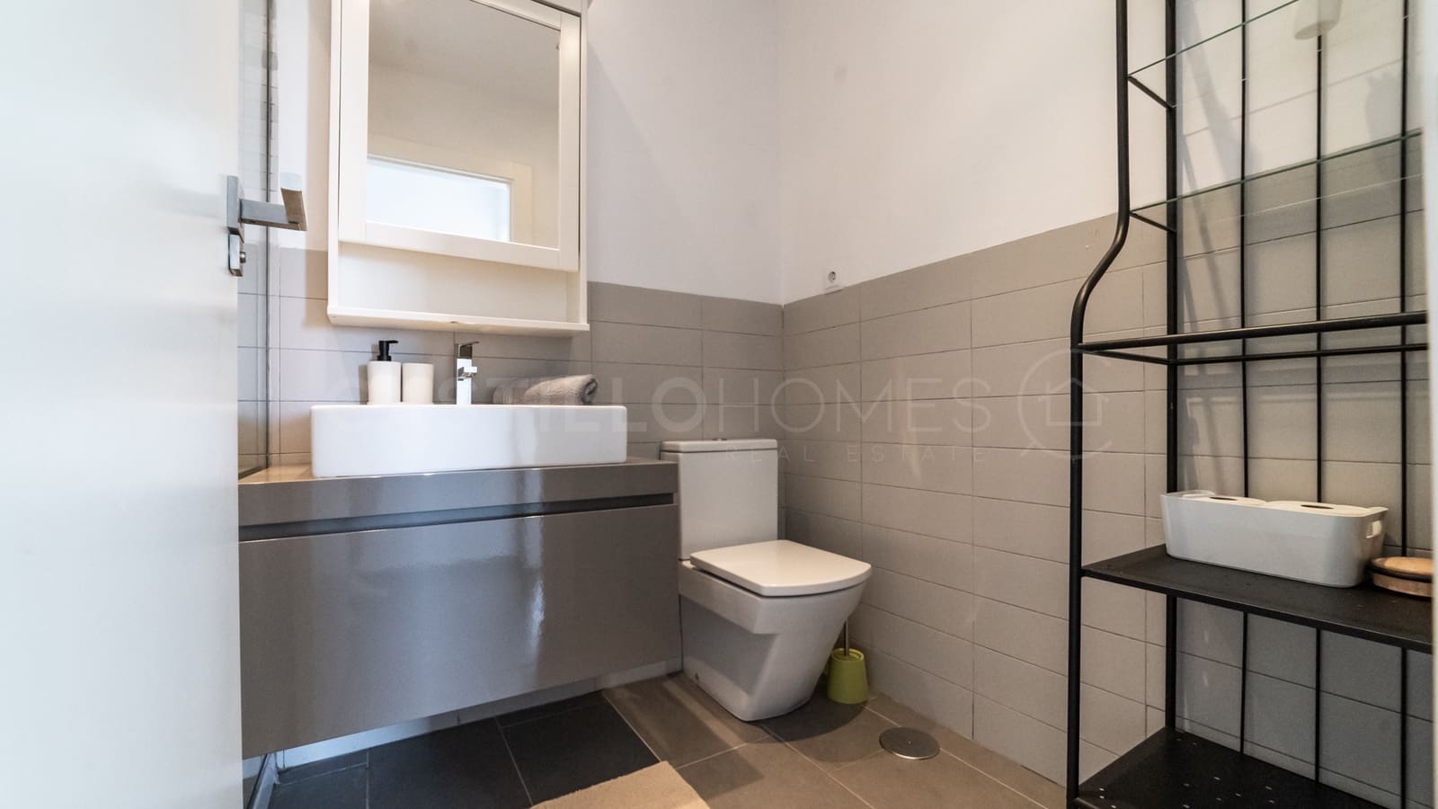 2 bedroom Apartment for sale in Villamartin with pool garage - € 270,000 (Ref: 8970824)