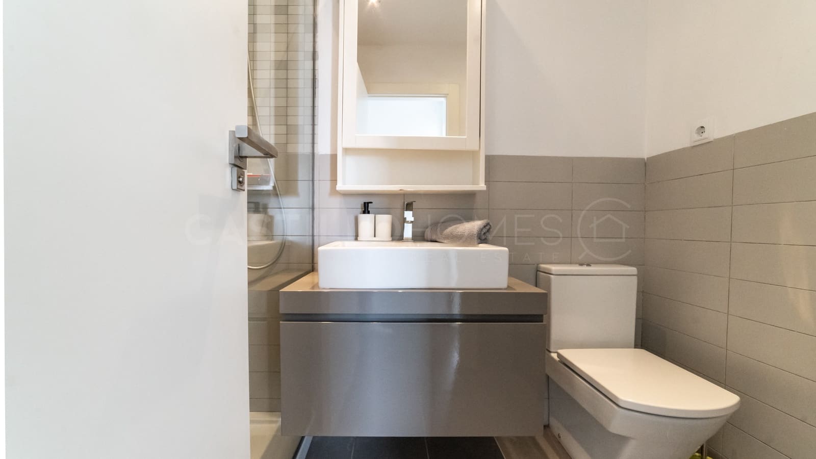 2 bedroom Apartment for sale in Villamartin with pool garage - € 270,000 (Ref: 8970824)