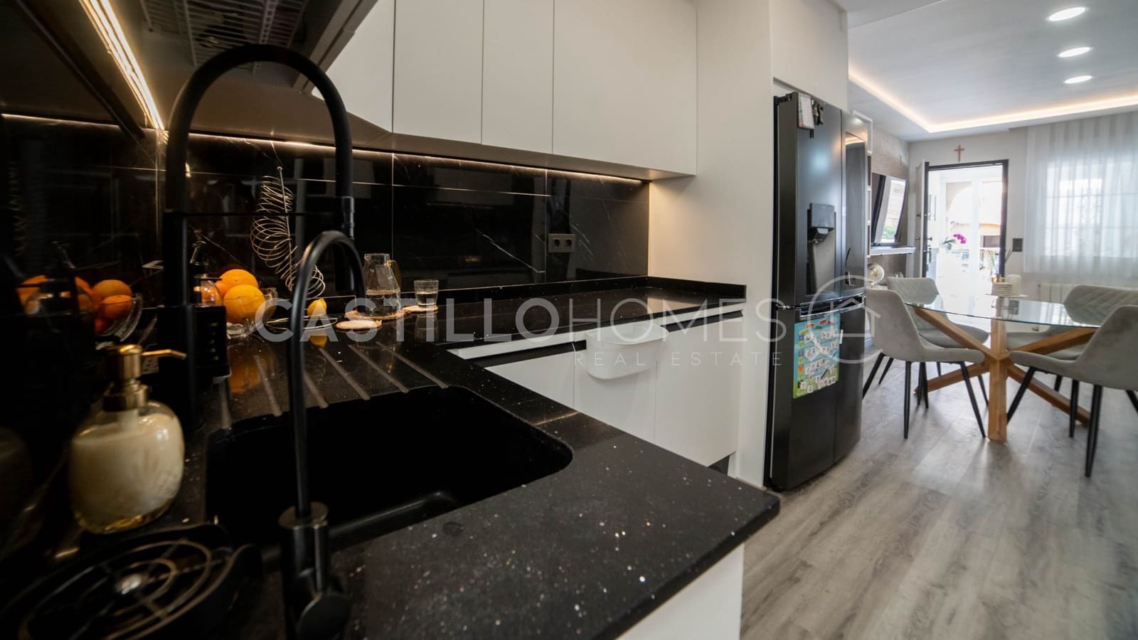 3 soverom Hus til salgs i Villamartin med svømmebasseng - € 259 000 (Ref: 8983034)