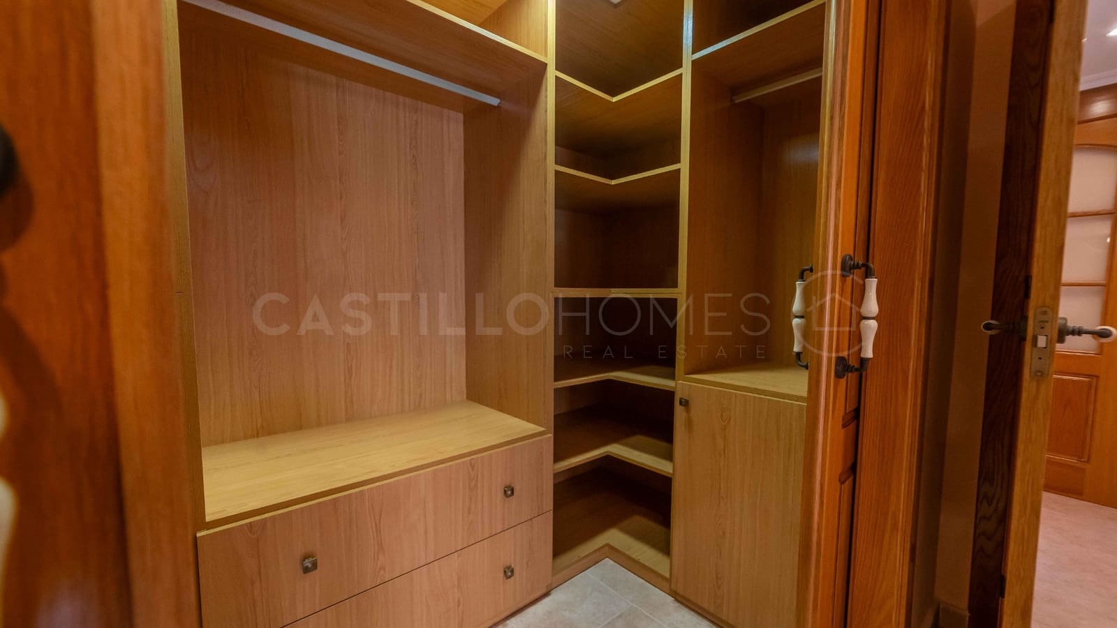 5 soveværelse Lejlighed til salg i Torrevieja med garage - € 275.000 (Ref: 9028584)