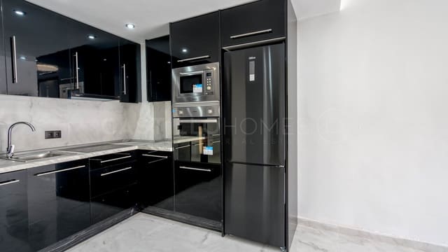 2 chambre Appartement à vendre à Punta Prima, Orihuela avec piscine - 189 000 € (Ref: 9028589)