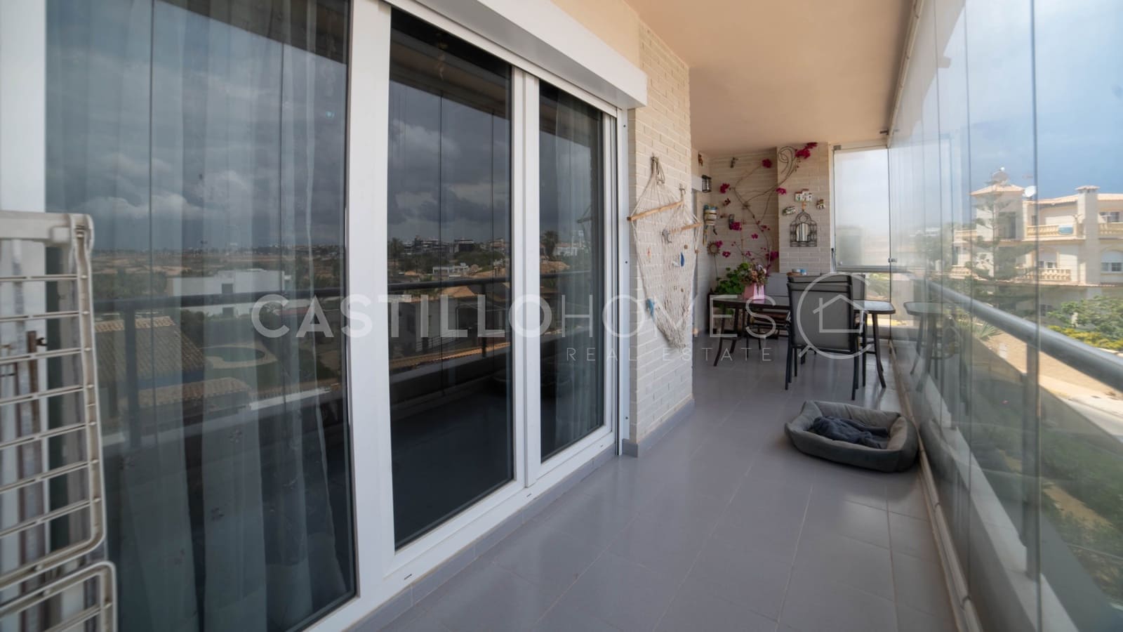 Apartamento de 3 habitaciones en Playa Flamenca en venta con piscina garaje - 340.000 € (Ref: 9028596)