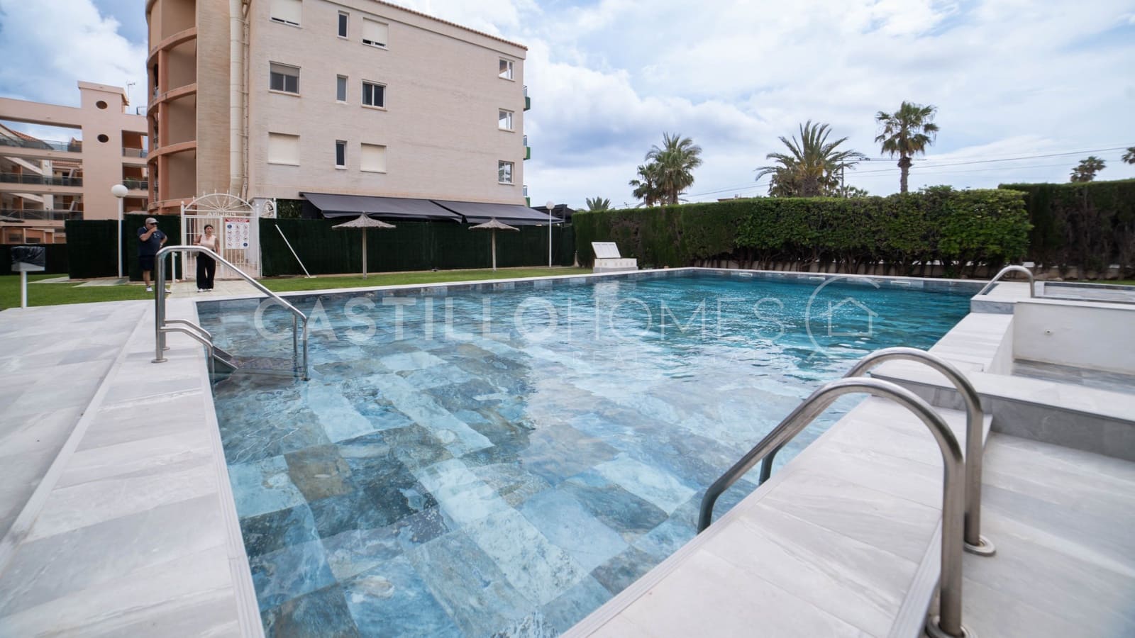 Apartamento de 3 habitaciones en Playa Flamenca en venta con piscina garaje - 340.000 € (Ref: 9028596)