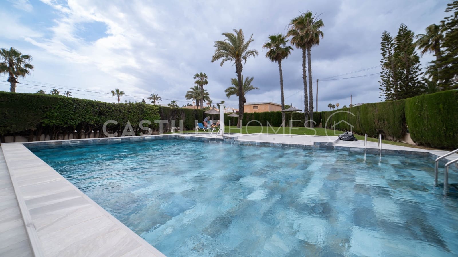 Apartamento de 3 habitaciones en Playa Flamenca en venta con piscina garaje - 340.000 € (Ref: 9028596)