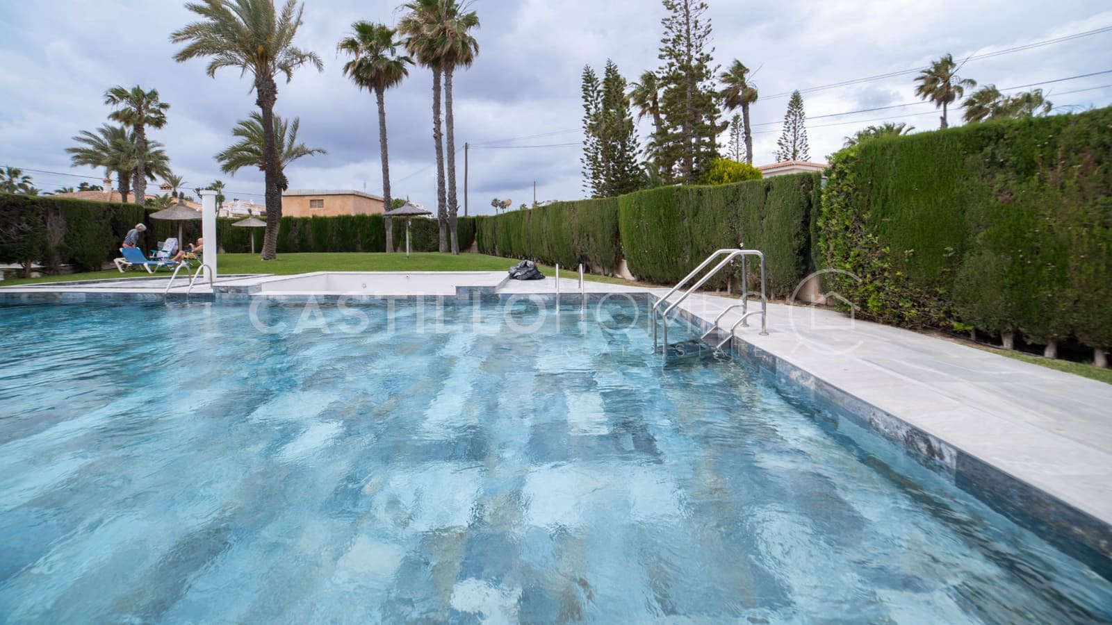 Apartamento de 3 habitaciones en Playa Flamenca en venta con piscina garaje - 340.000 € (Ref: 9028596)