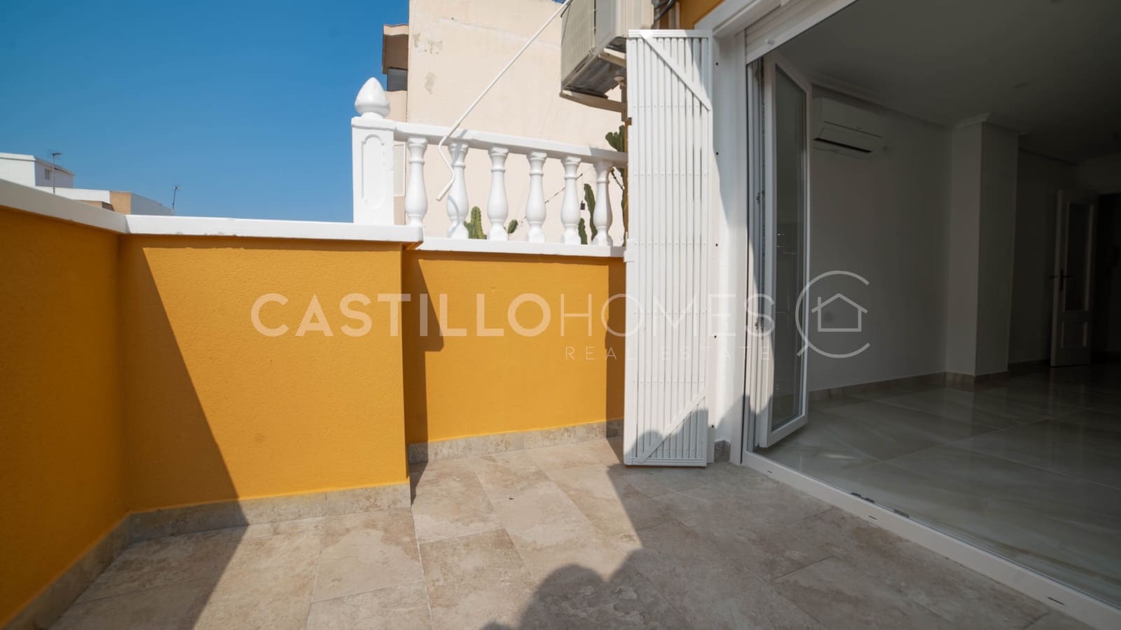 2 soveværelse Lejlighed til salg i Torrevieja med garage - € 220.000 (Ref: 9030941)