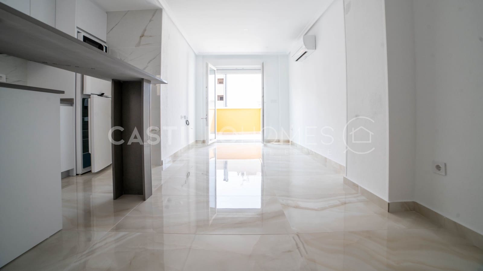 2 soveværelse Lejlighed til salg i Torrevieja med garage - € 220.000 (Ref: 9030941)