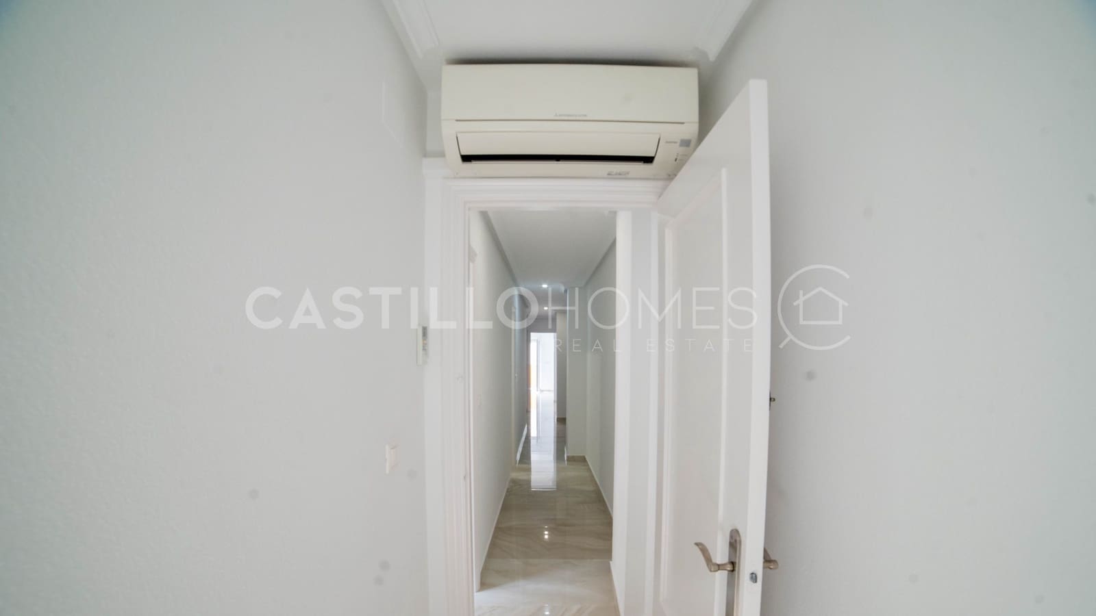 2 soveværelse Lejlighed til salg i Torrevieja med garage - € 220.000 (Ref: 9030941)