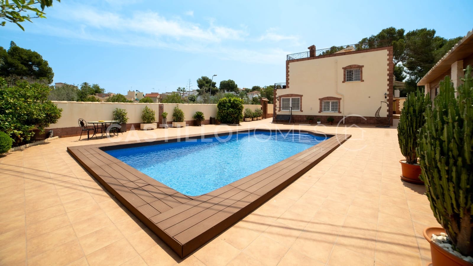 6 bedroom Villa for sale in Los Balcones with pool - € 930,000 (Ref: 9033776)
