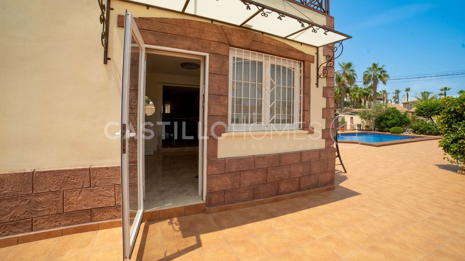 6 bedroom Villa for sale in Los Balcones with pool - € 930,000 (Ref: 9033776)