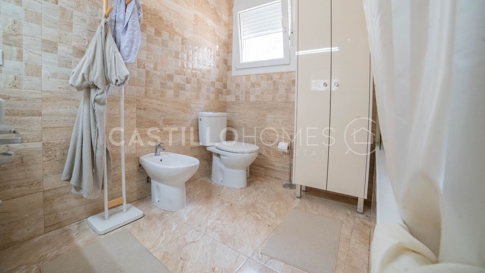 6 bedroom Villa for sale in Los Balcones with pool - € 930,000 (Ref: 9033776)