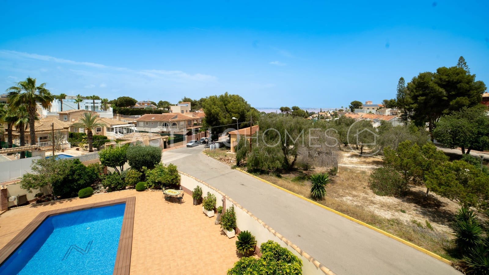 6 bedroom Villa for sale in Los Balcones with pool - € 930,000 (Ref: 9033776)