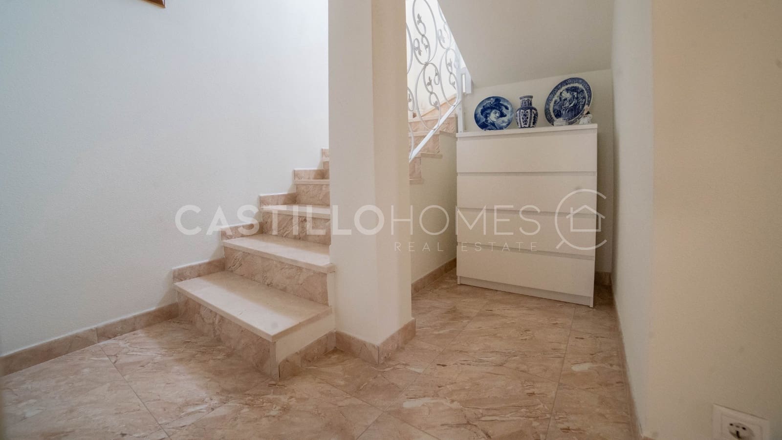 6 bedroom Villa for sale in Los Balcones with pool - € 930,000 (Ref: 9033776)