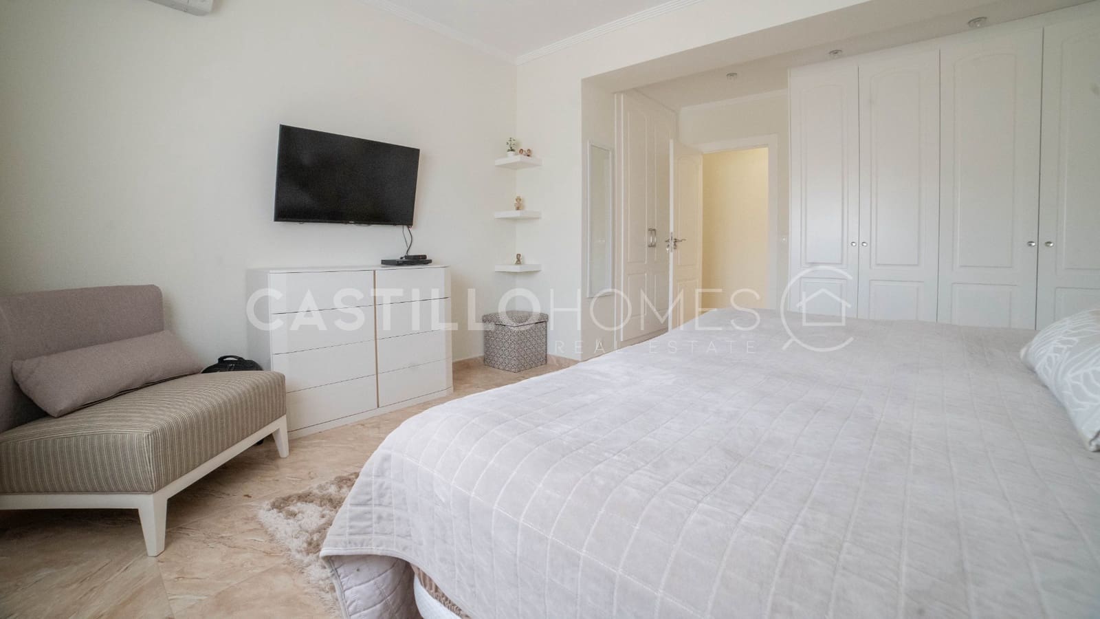 6 bedroom Villa for sale in Los Balcones with pool - € 930,000 (Ref: 9033776)