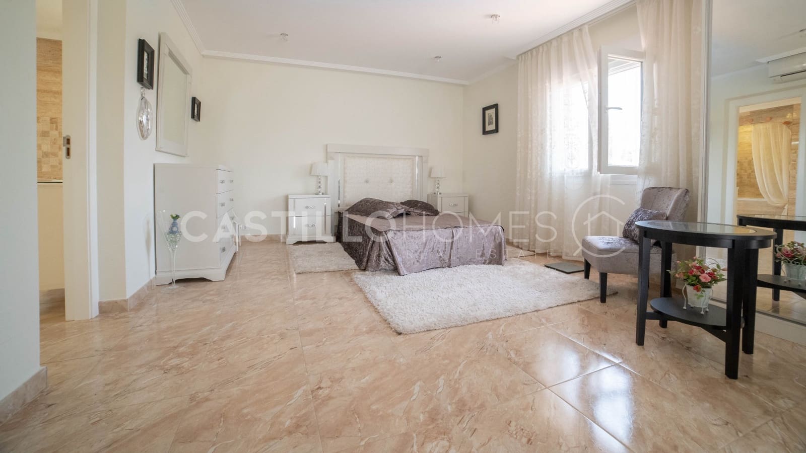 6 bedroom Villa for sale in Los Balcones with pool - € 930,000 (Ref: 9033776)