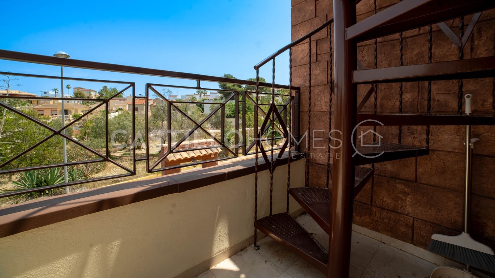 6 bedroom Villa for sale in Los Balcones with pool - € 930,000 (Ref: 9033776)
