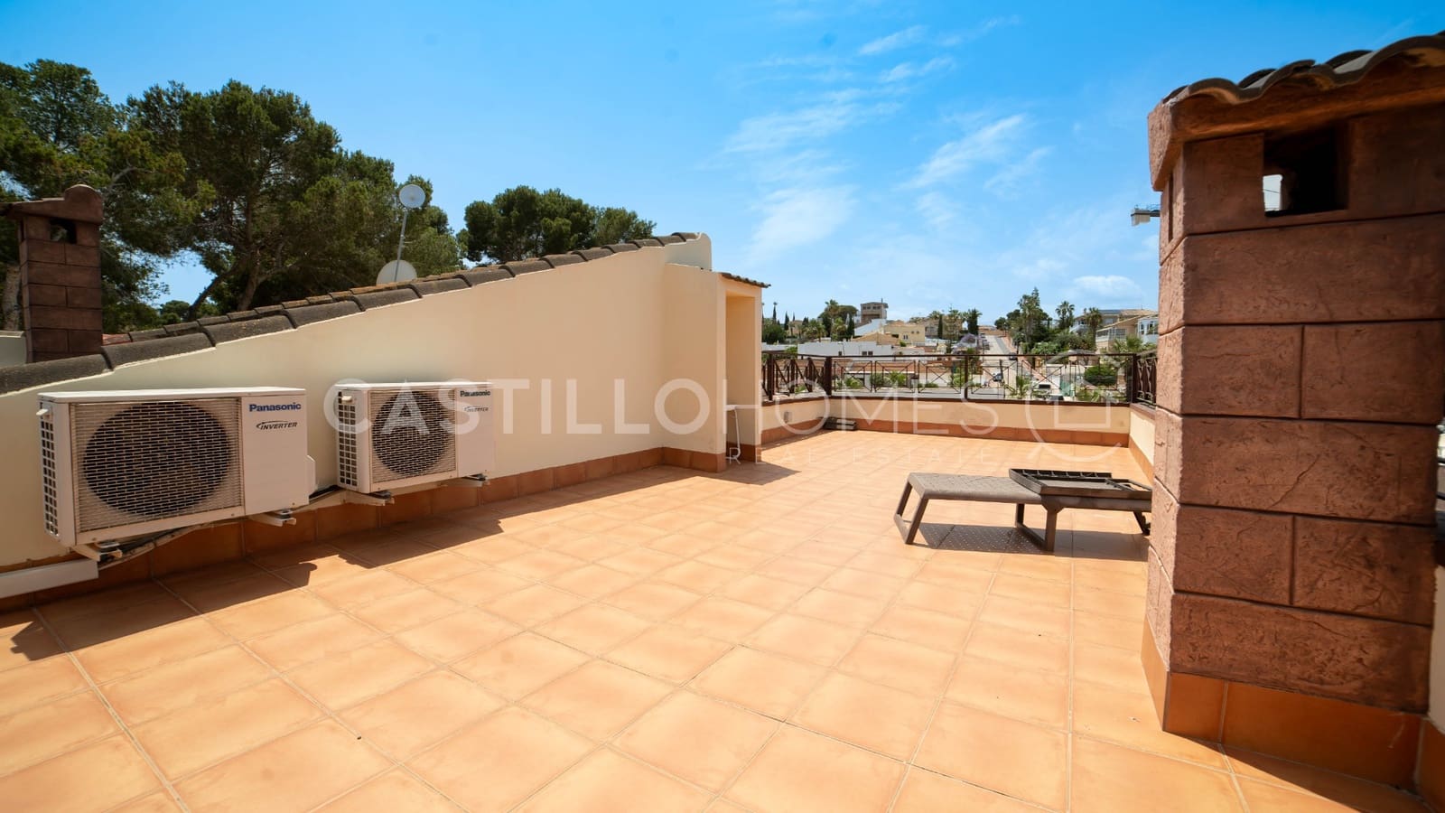 6 bedroom Villa for sale in Los Balcones with pool - € 930,000 (Ref: 9033776)