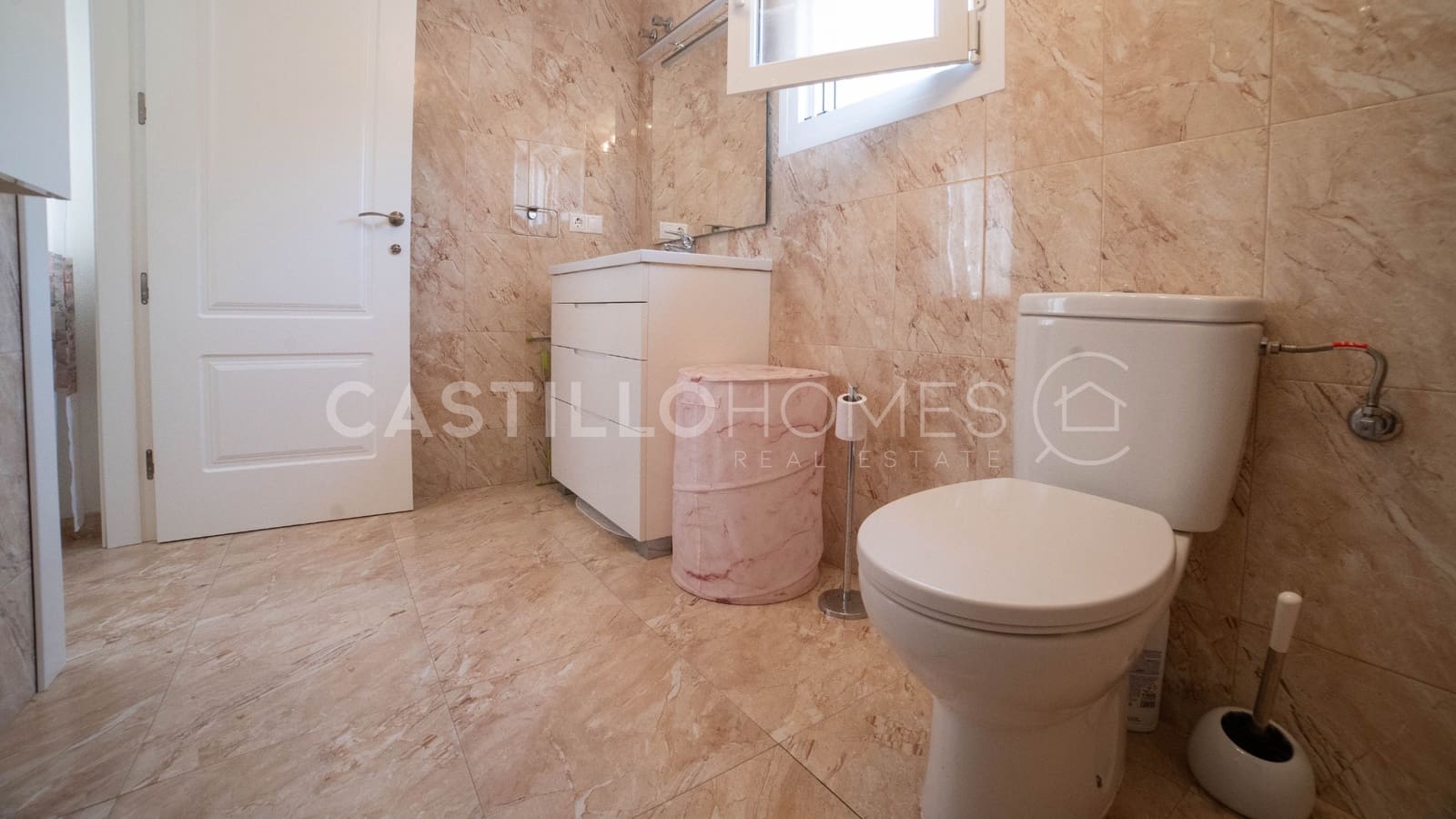 6 bedroom Villa for sale in Los Balcones with pool - € 930,000 (Ref: 9033776)