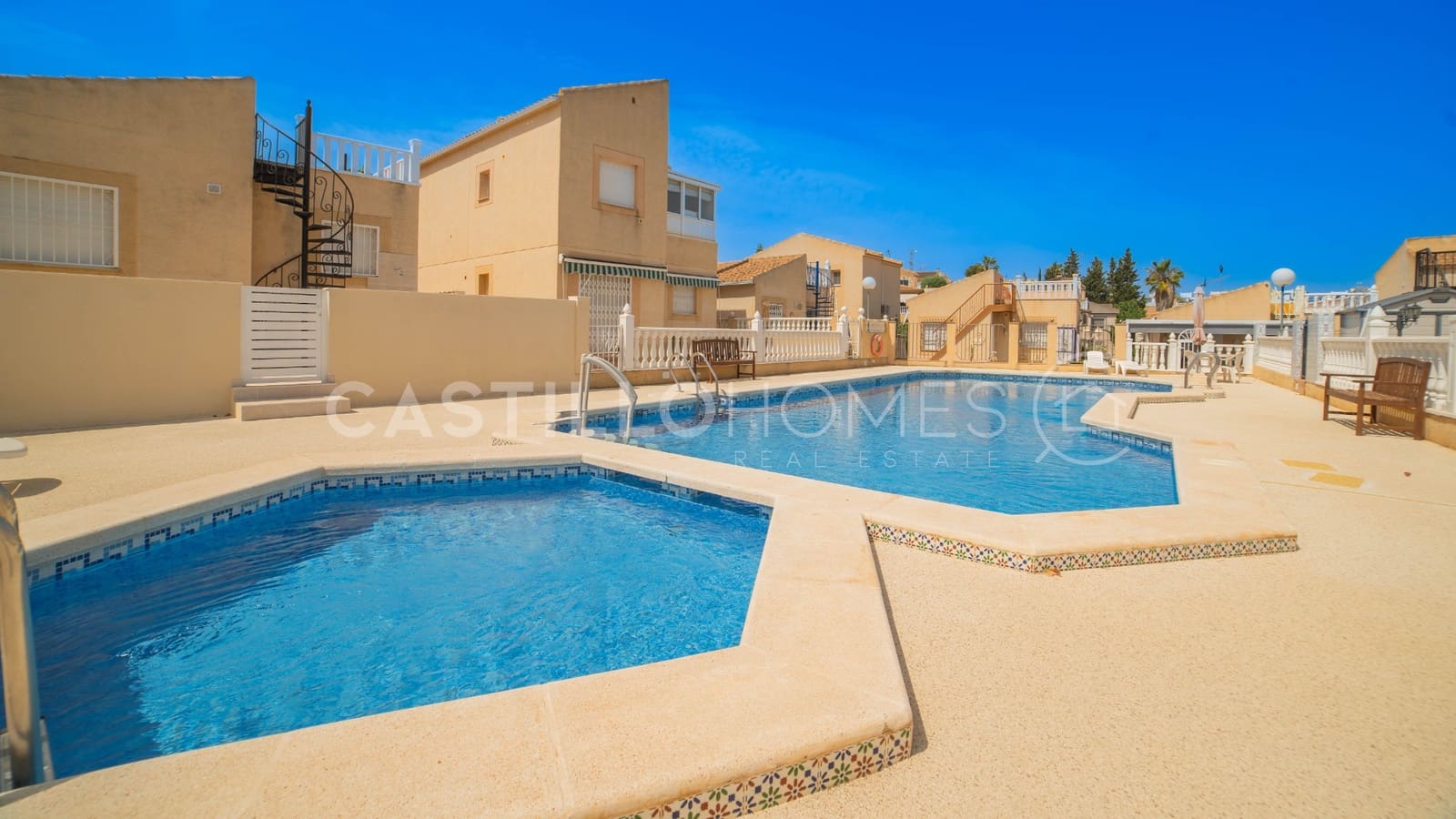 4 soveværelse Byhus til salg i Los Balcones med swimmingpool - € 290.000 (Ref: 9064285)