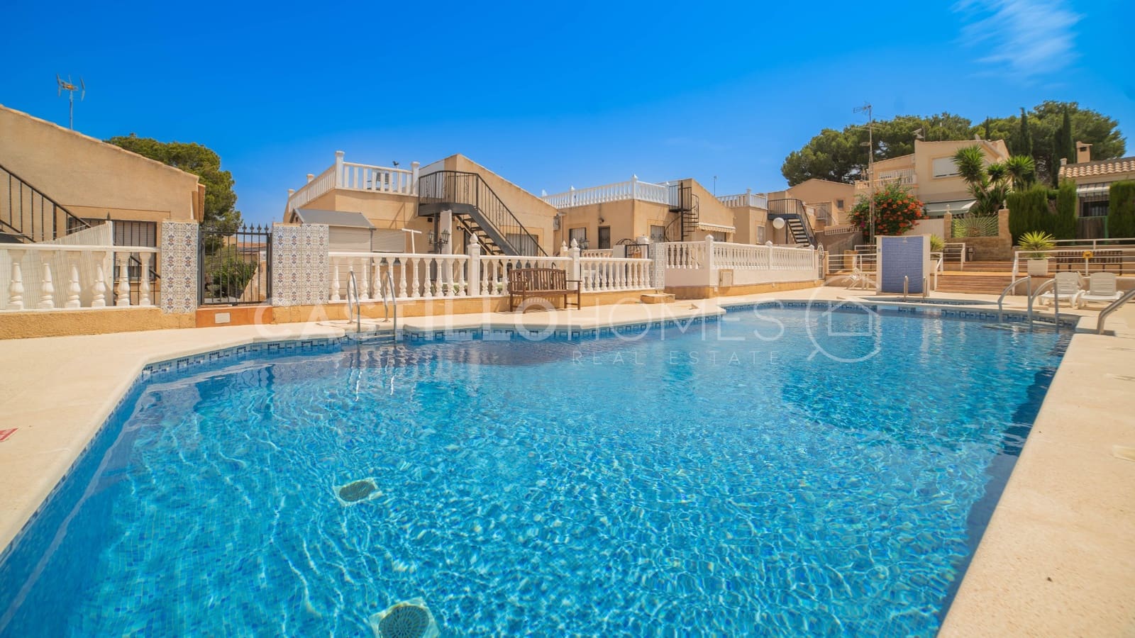 4 soveværelse Byhus til salg i Los Balcones med swimmingpool - € 290.000 (Ref: 9064285)