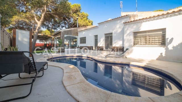 4 soveværelse Byhus til salg i Punta Prima, Orihuela med swimmingpool - € 650.000 (Ref: 9101408)