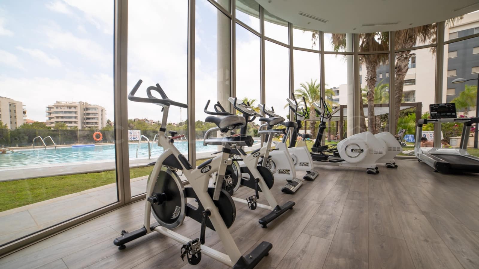 2 sypialnia Apartament na sprzedaż w Villamartin z basenem garażem - 269 990 € (Ref: 9118051)