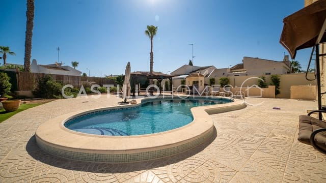 4 chambre Villa/Maison à vendre à El Chaparral, Torrevieja avec piscine garage - 590 000 € (Ref: 9133523)