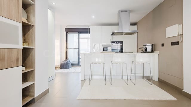 Ático de 2 habitaciones en Villamartin, Orihuela en venta con piscina - 365.000 € (Ref: 9142316)