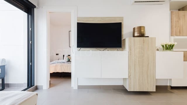 Ático de 2 habitaciones en Villamartin, Orihuela en venta con piscina - 365.000 € (Ref: 9142316)