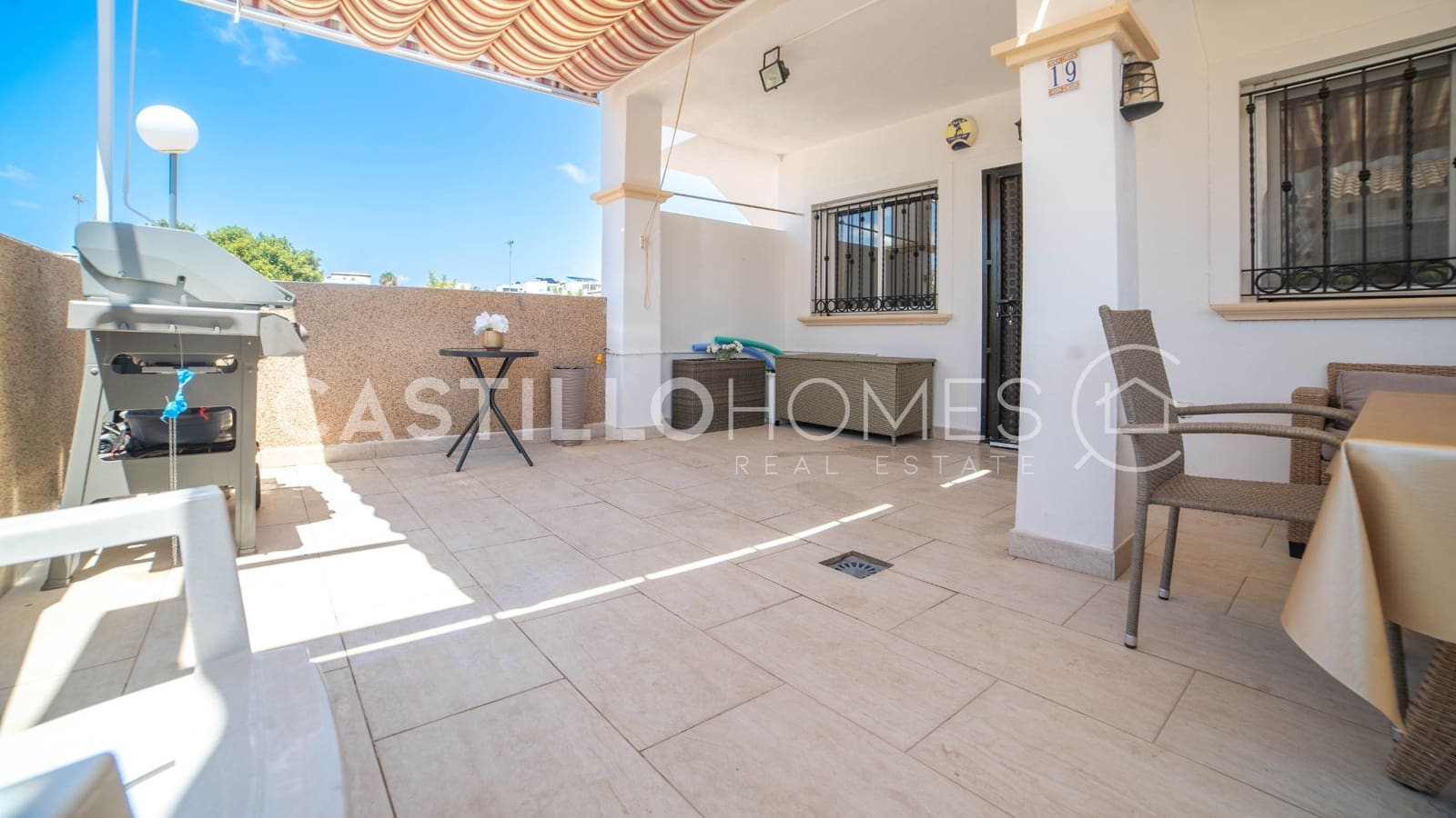 2 soverom Bungalow til salgs i Orihuela Costa med svømmebasseng garasje - € 169 000 (Ref: 9156057)