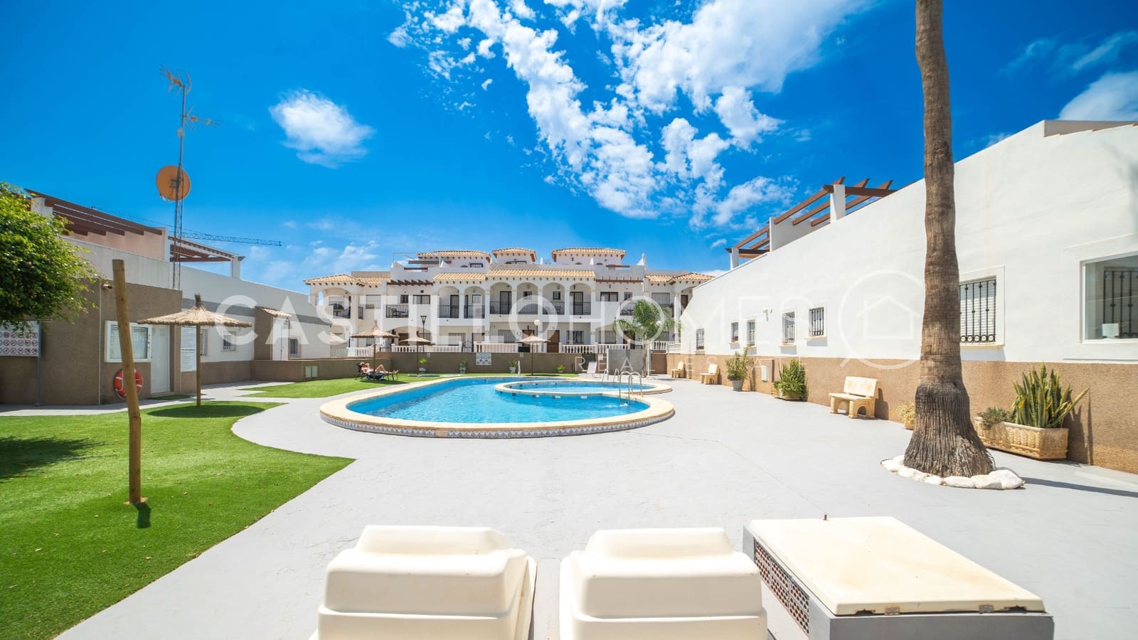 2 soverom Bungalow til salgs i Orihuela Costa med svømmebasseng garasje - € 169 000 (Ref: 9156057)