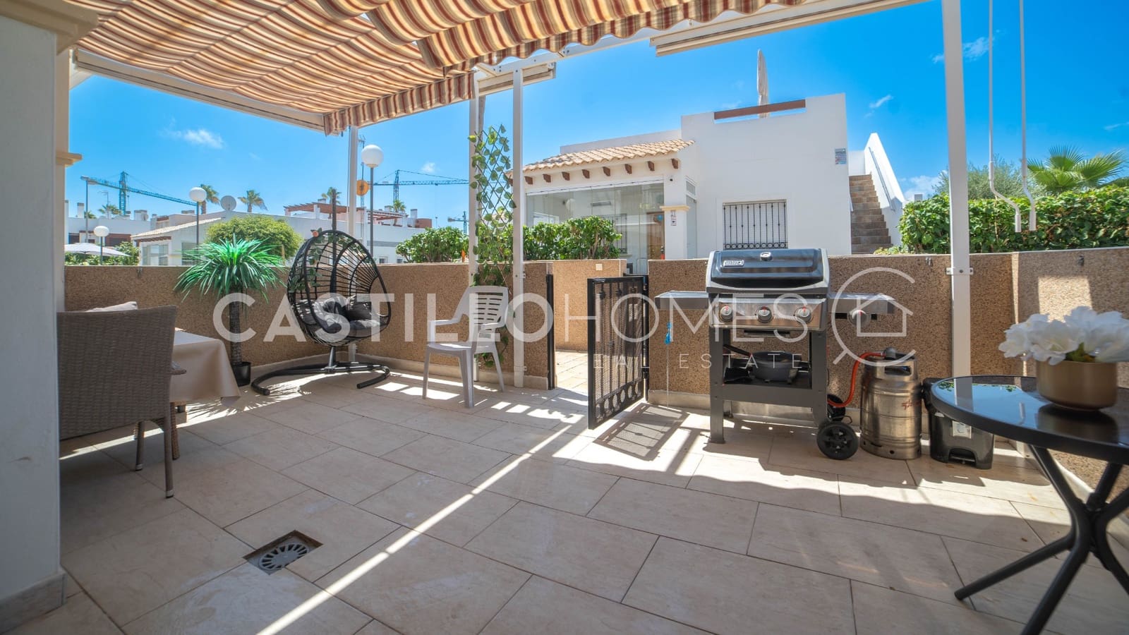 2 soverom Bungalow til salgs i Orihuela Costa med svømmebasseng garasje - € 169 000 (Ref: 9156057)
