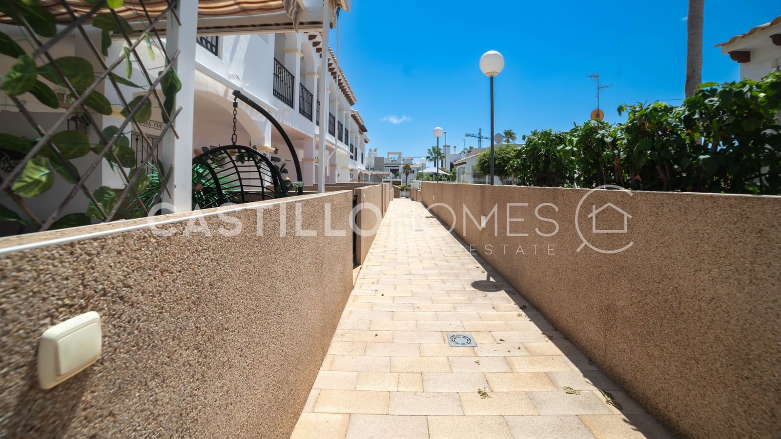 2 soverom Bungalow til salgs i Orihuela Costa med svømmebasseng garasje - € 169 000 (Ref: 9156057)