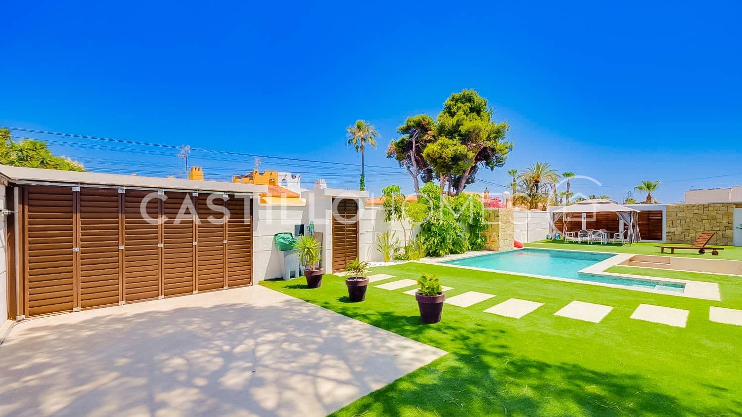 5 bedroom Villa for sale in Torrevieja with pool - € 1,250,000 (Ref: 9307162)