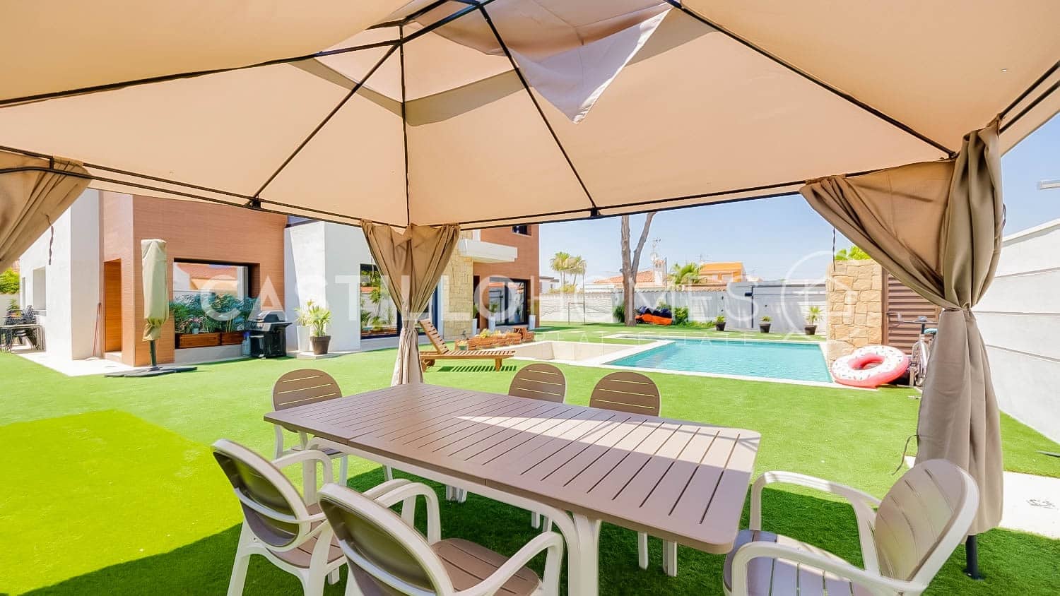 5 bedroom Villa for sale in Torrevieja with pool - € 1,250,000 (Ref: 9307162)