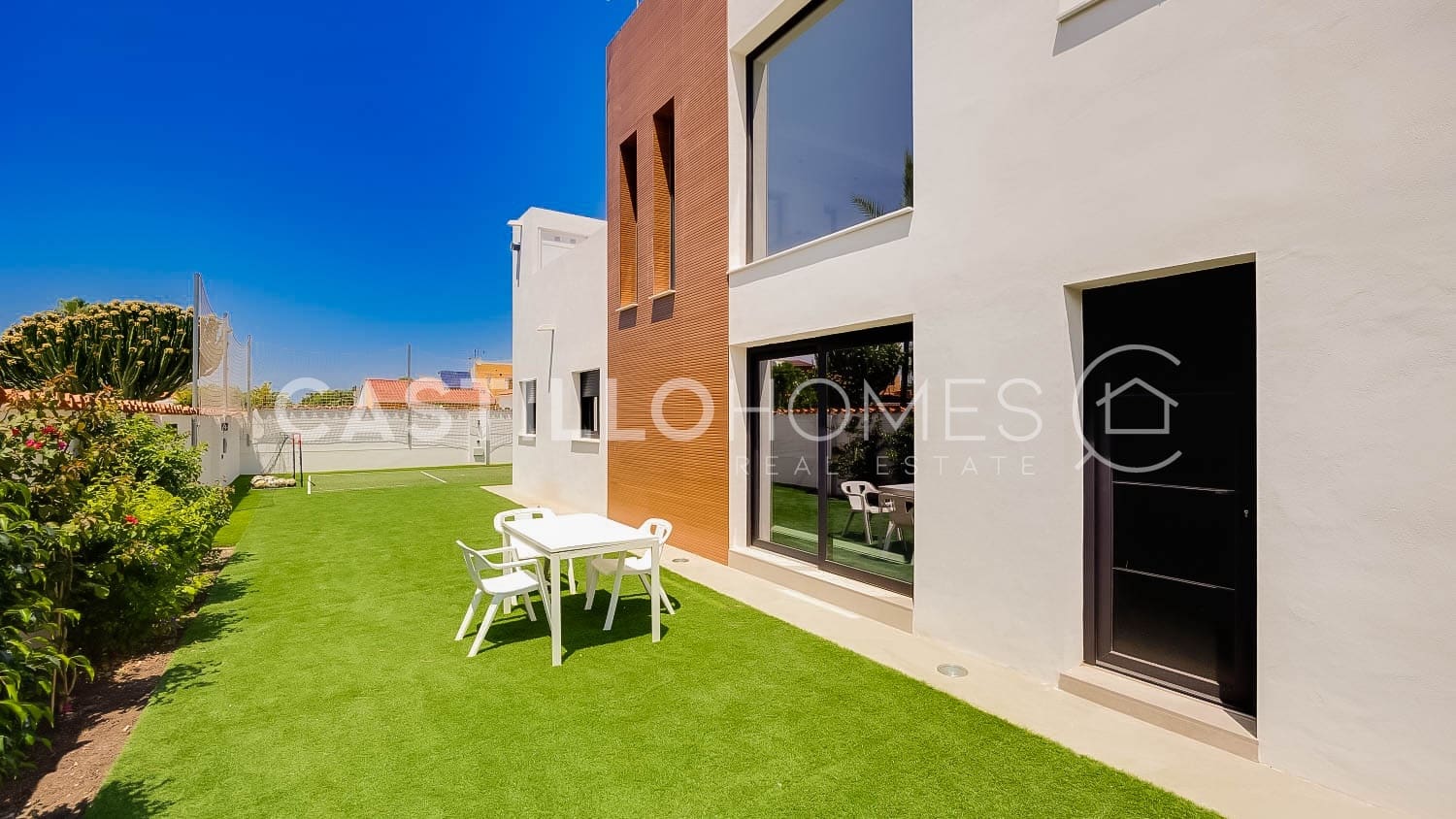 5 bedroom Villa for sale in Torrevieja with pool - € 1,250,000 (Ref: 9307162)