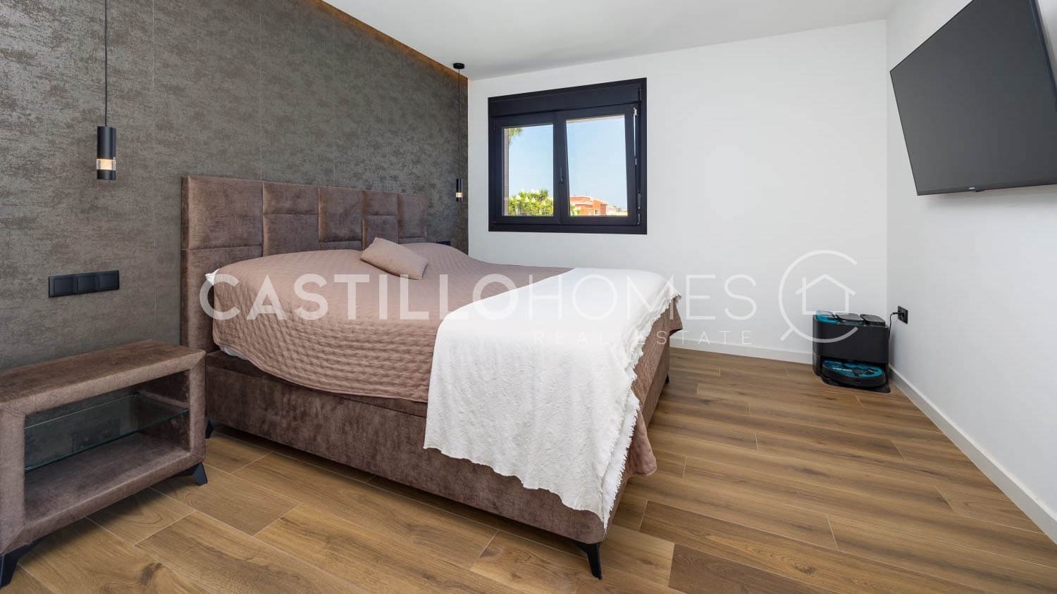 5 bedroom Villa for sale in Torrevieja with pool - € 1,250,000 (Ref: 9307162)