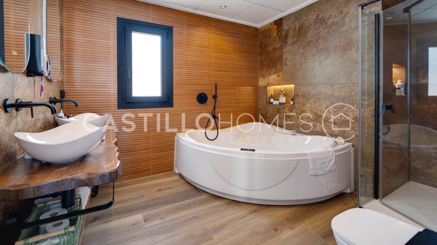 5 bedroom Villa for sale in Torrevieja with pool - € 1,250,000 (Ref: 9307162)