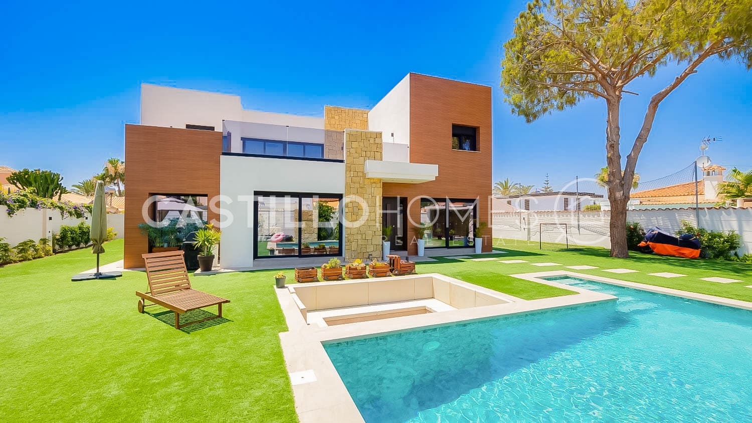 5 bedroom Villa for sale in Torrevieja with pool - € 1,250,000 (Ref: 9307162)